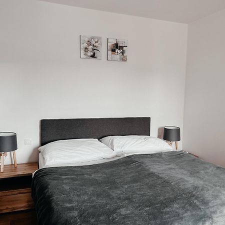 Appartamento Sokolska Praga Esterno foto
